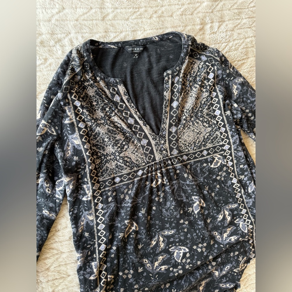 Lucky Brand Black and Cream Printed V-Neck Tunic Top